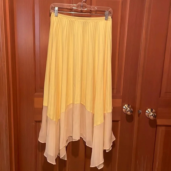 FRENCH Connection bright yellow and  light yellow pleated skirt - Picture 1 of 10